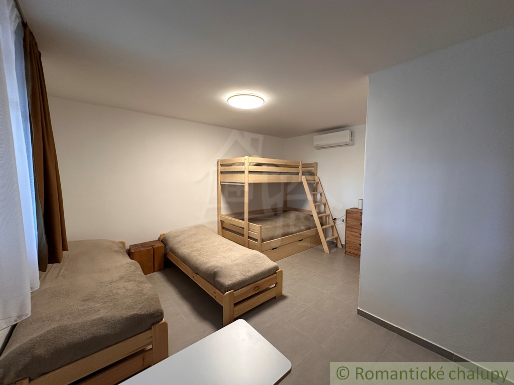 Vidiecky dom na samote s veľkým pozemkom na bývanie, chalu - 17