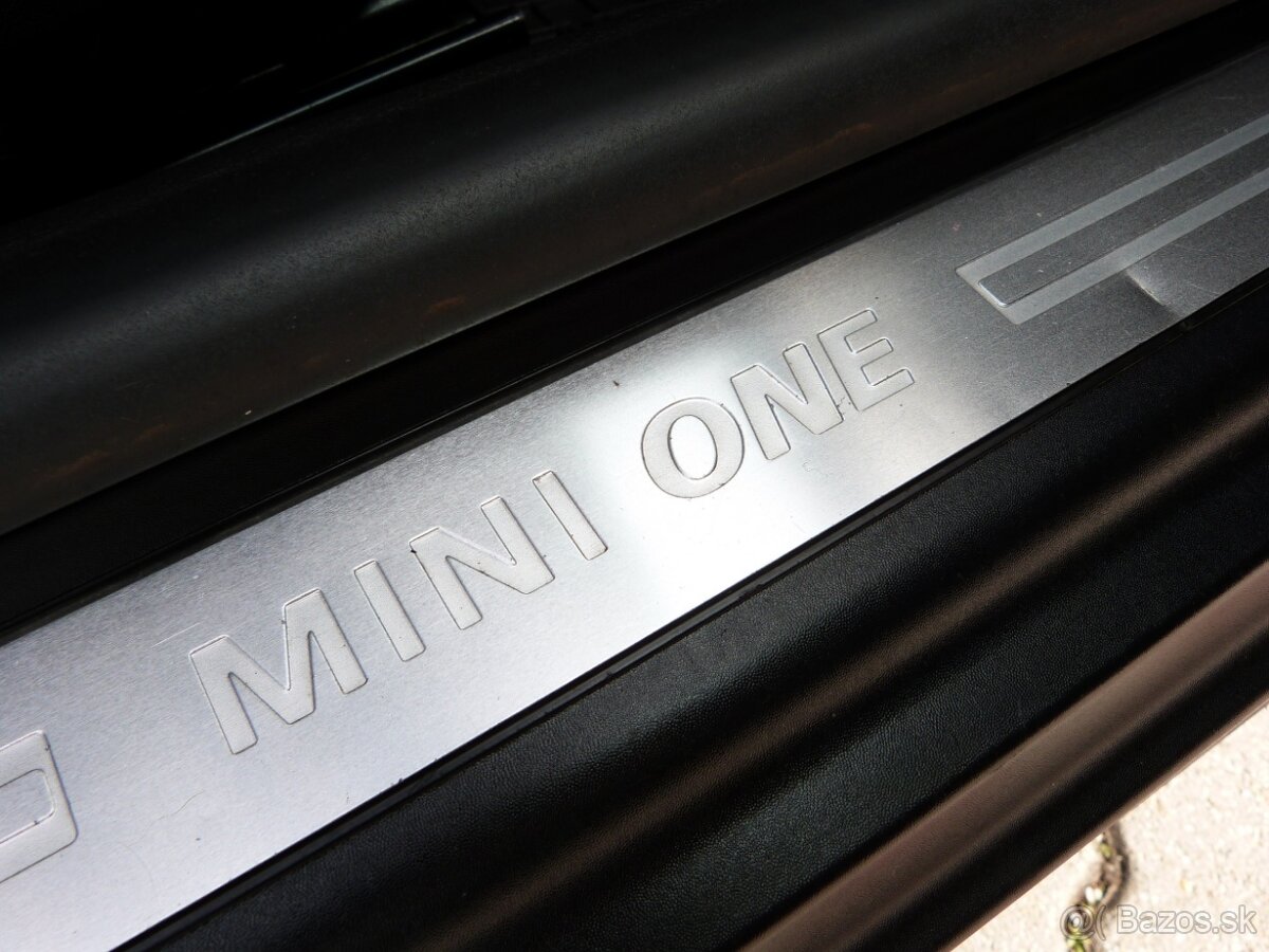 Mini One 1,4i 70kW M6 panoráma - 17