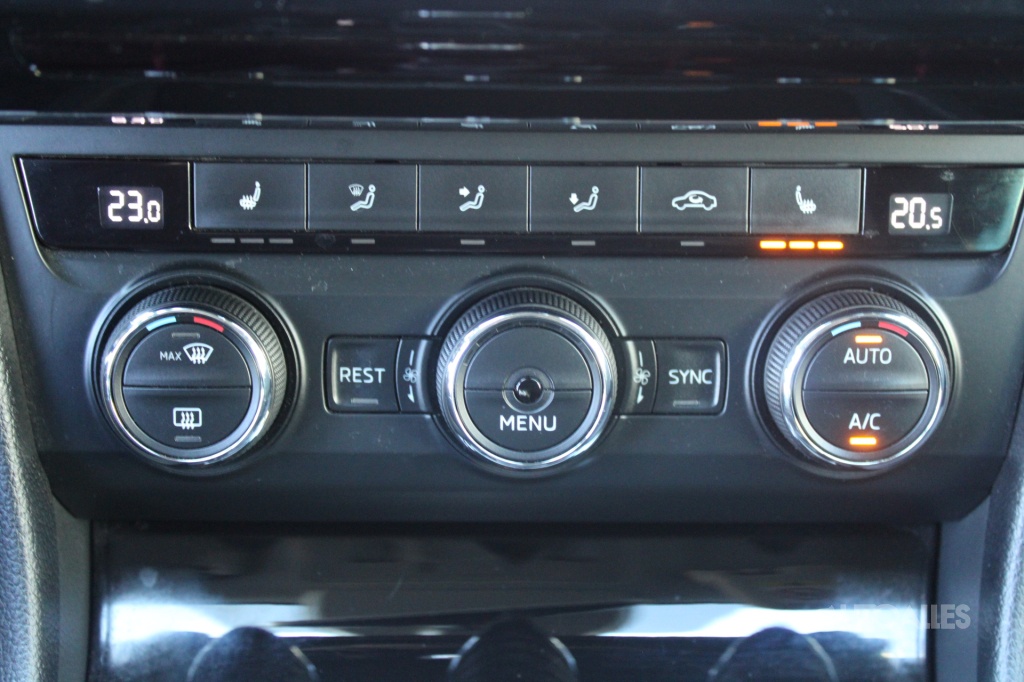 Škoda Superb Combi 2,0 TDi DSG 140 kW 4x4 STYLE, ODPOČET DPH - 17