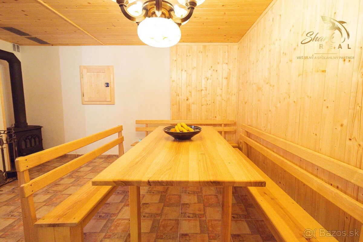 REZERVOVANÉ Čarovná chata uprostred prírody s tečúcim poto - 17