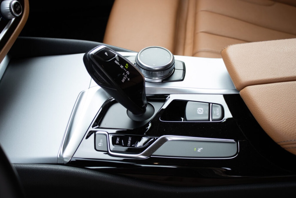 BMW 520d Touring z roku 2017 - 17