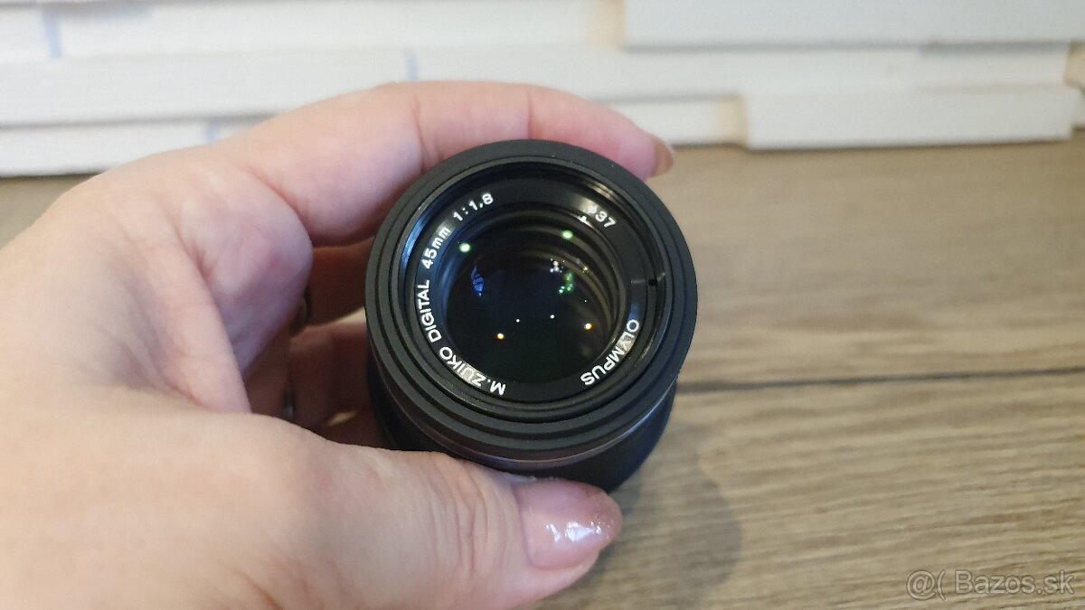 Predam Olympus OM-D E-M1 Mark ii a objektivy M.Zuiko - 17