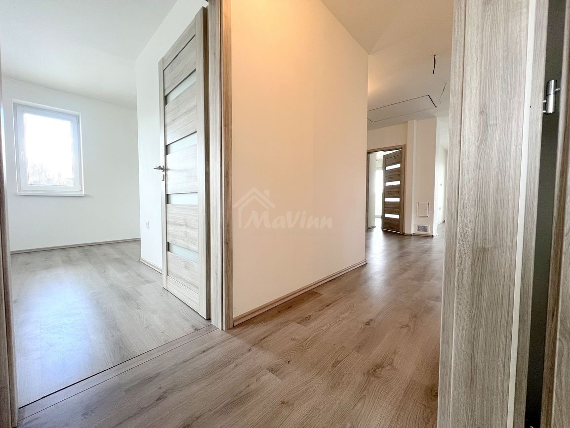 NOVOSTAVBA dokončená v obci Šišov poz.700m2 - 17