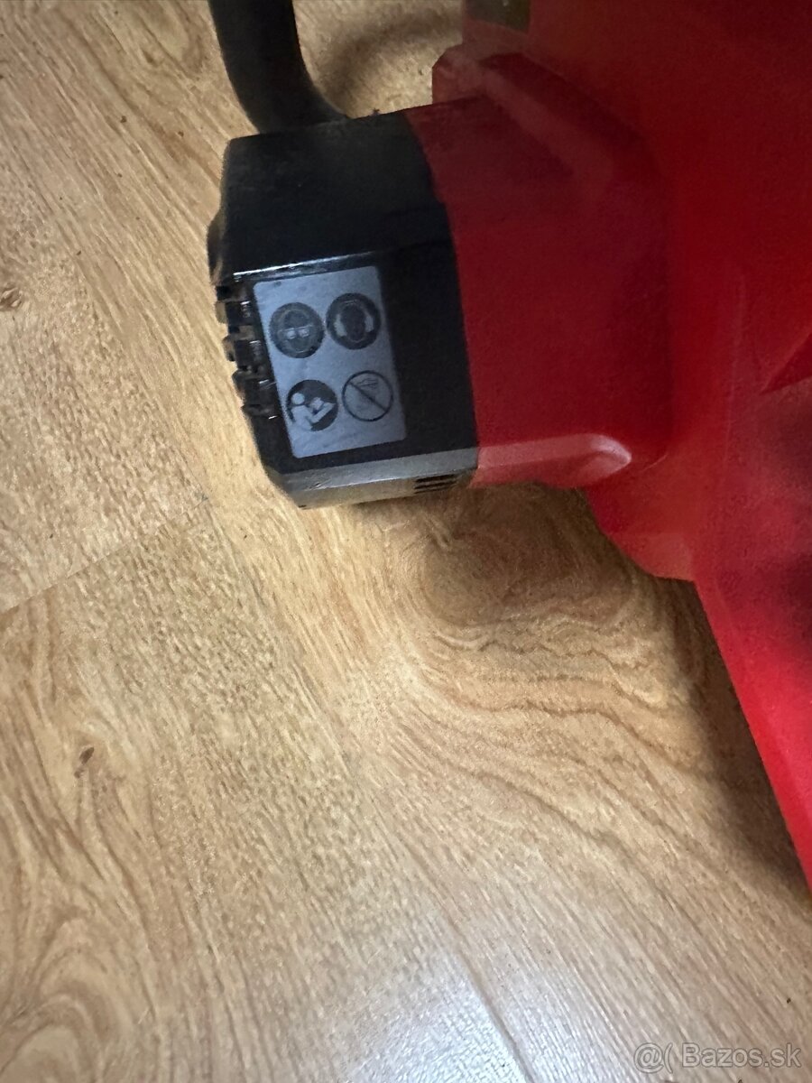 kosacky 2 ks , pila 1 ks, baterie vsetky ks - 17