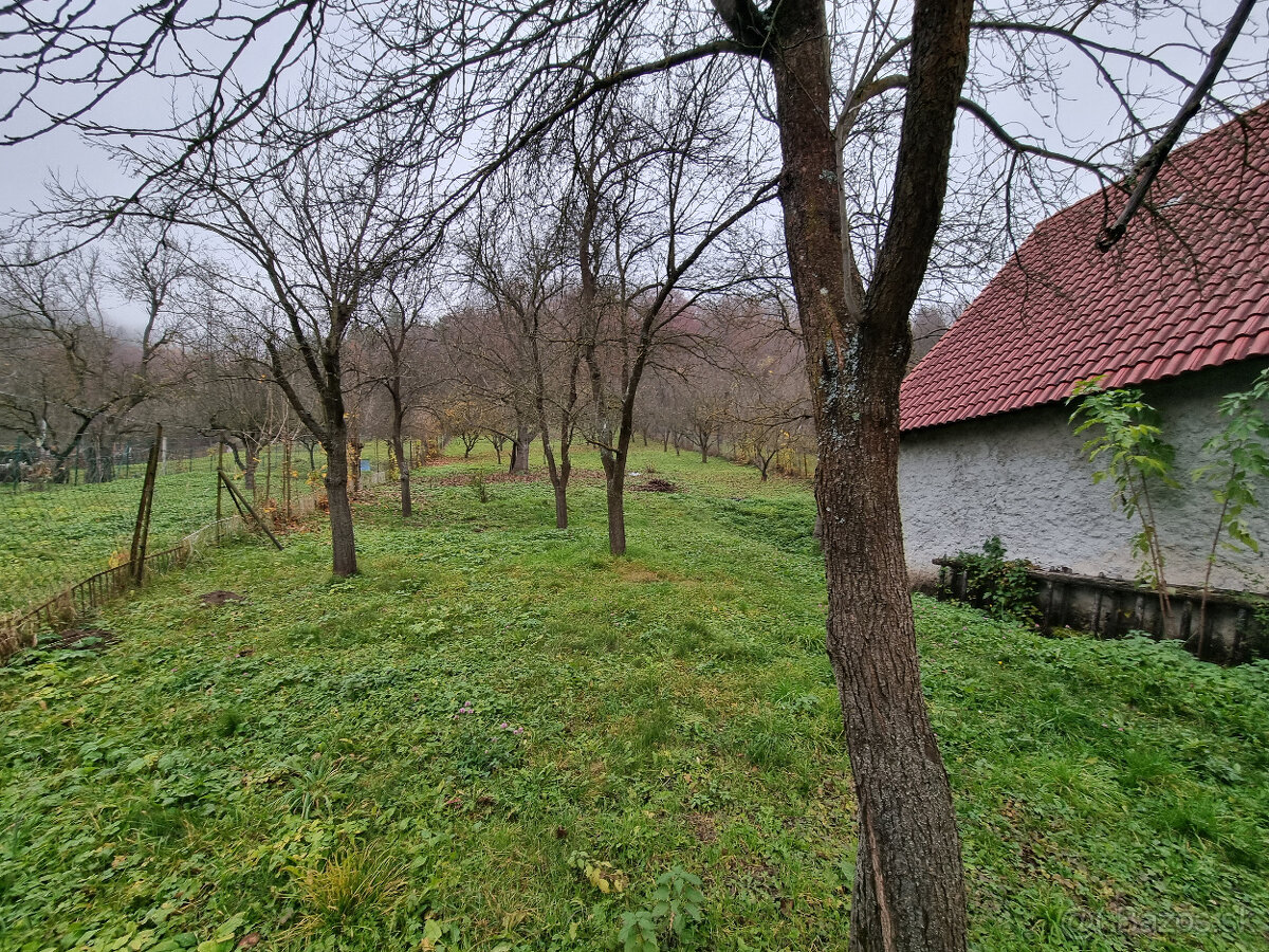 RODINNÝ a HOSŤOVSKÝ DOM,STODOLA a POZEMOK 2924m2 HRÁDOK NMNV - 17