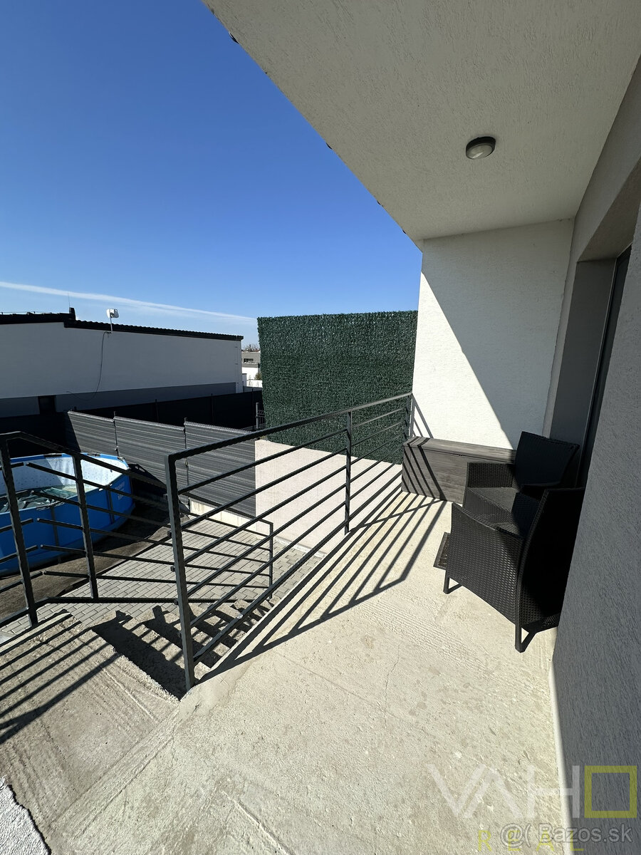 ,,ZĽAVA ,,Predaj Moderný rodinný dom vo Veľkých Kostoľanoch - 17