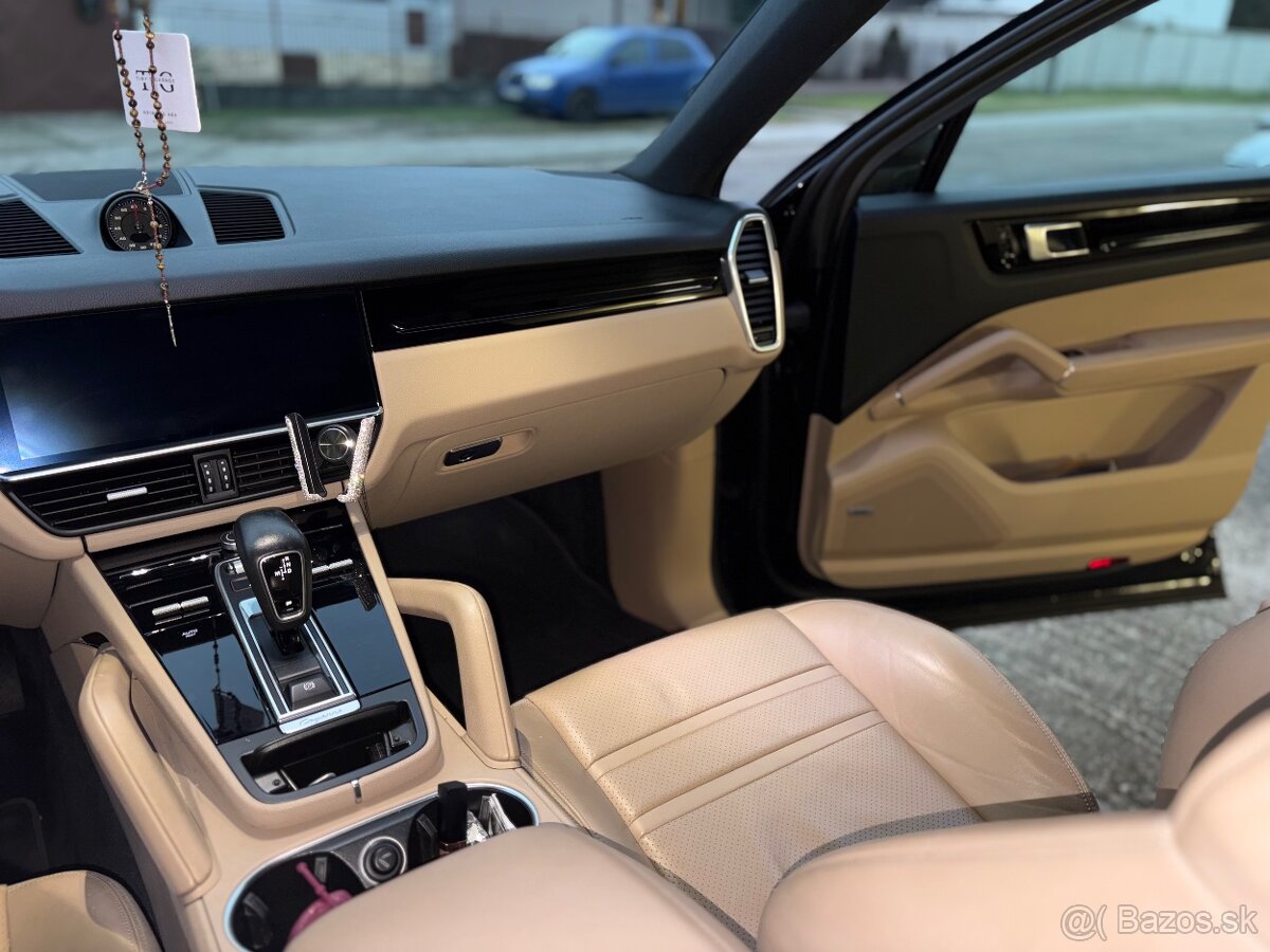 Porsche Cayenne Coupe model 2020 - 17