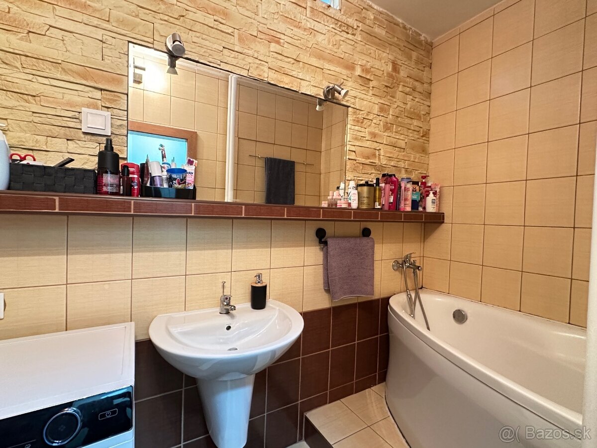 2 izbový byt s loggiou - sídlisko Tarča - 17