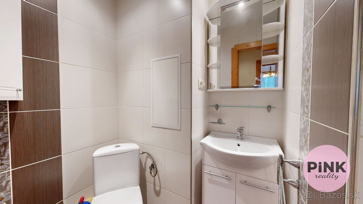 REZERVOVANÉ PINK Reality Na prenájom 2 izbový byt v centre m - 17