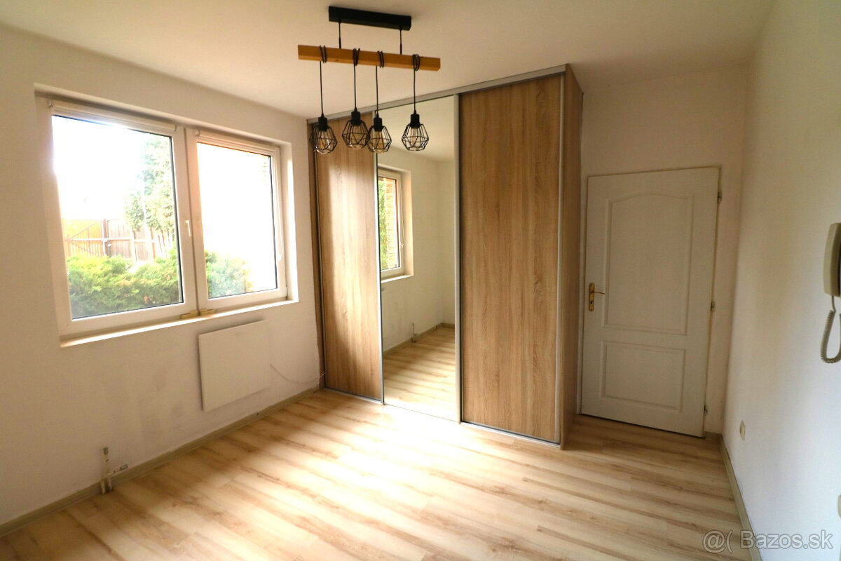 PREDAJ RODINNÝ DOM S BAZÉNOM A PRIESTOROM NA PODNIKANIE - 17