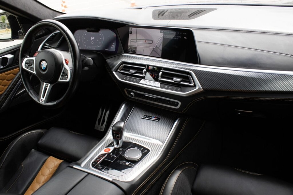 BMW X6 M Competition z roku 2021 - 17