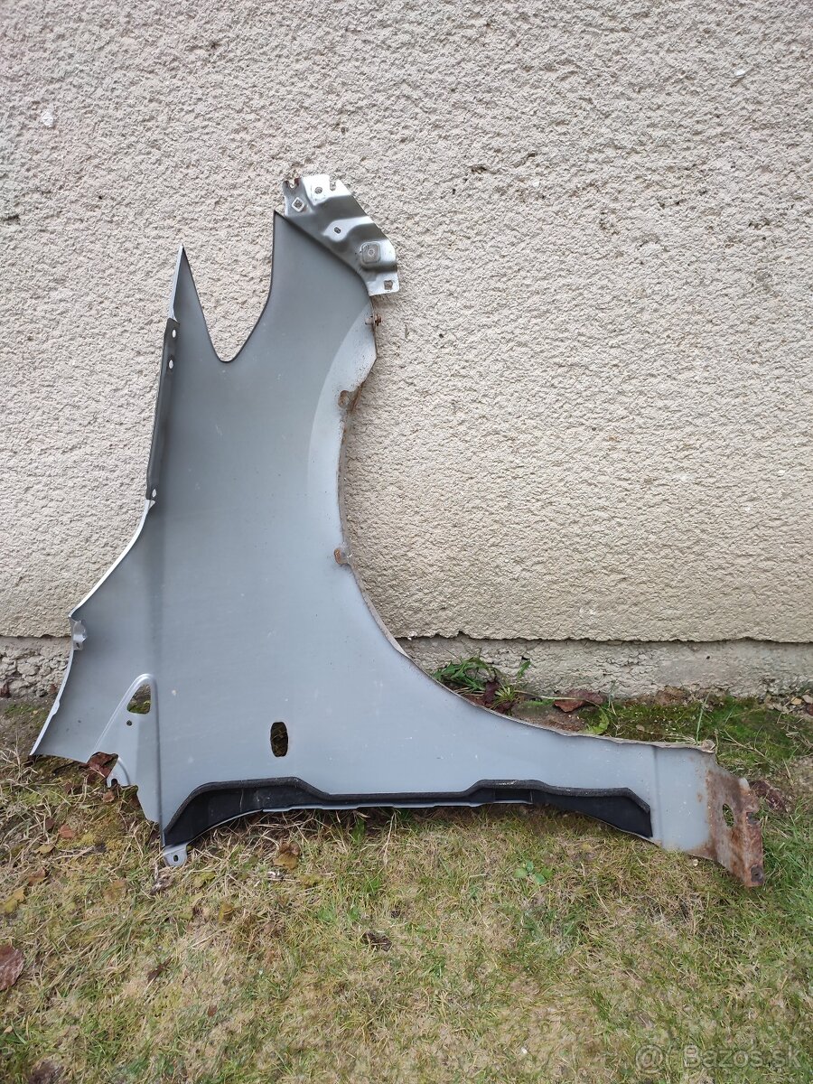 Mazda 5 (CR19, 2005-2010) Predné blatníky - 17