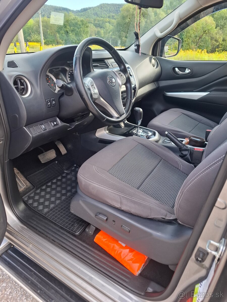 Nissan Navara NP300 Tekna Double Cab 2.3 dCi 190 7 A/T - - 17