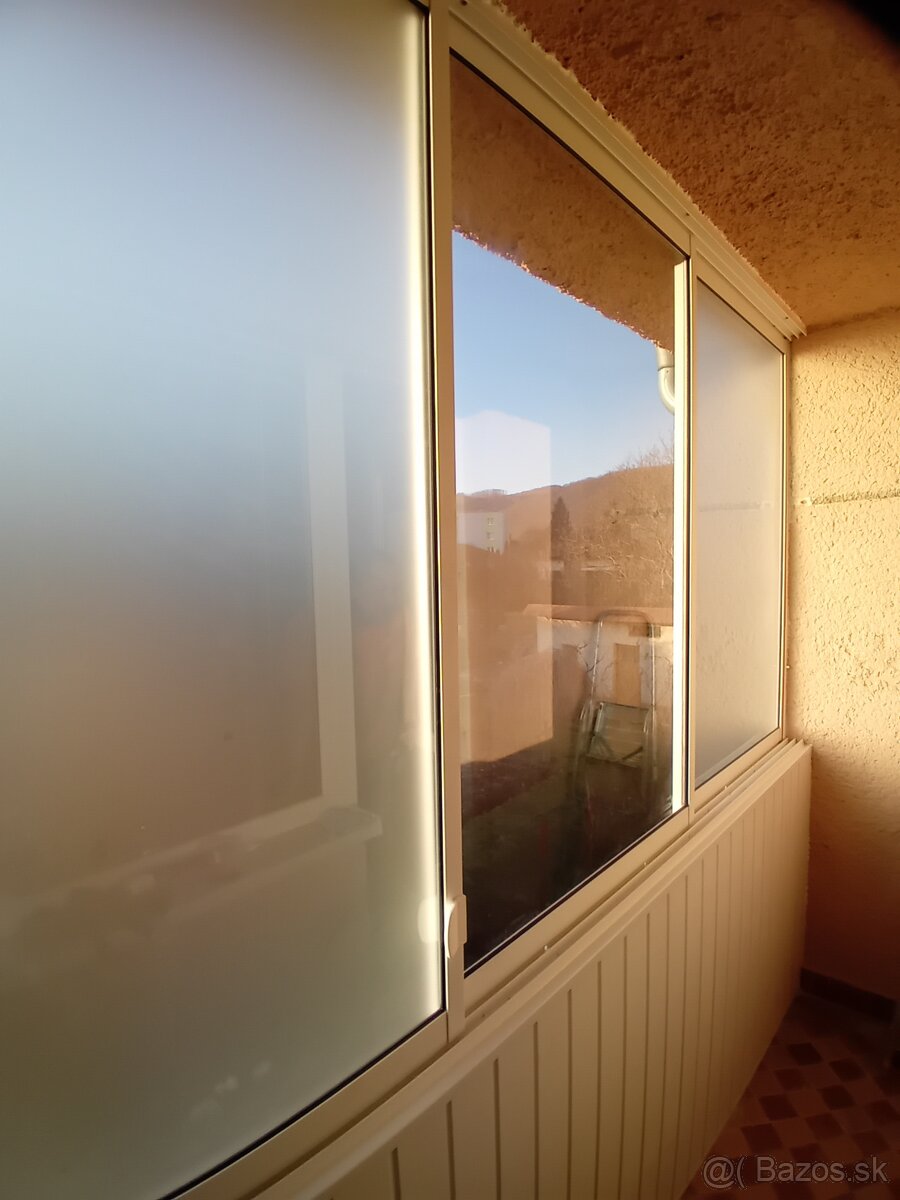 ZASKLENIE BALKÓNA,ČI TERASY LACNEJŠIE? ROLETY, ŽALÚZIE? - 17