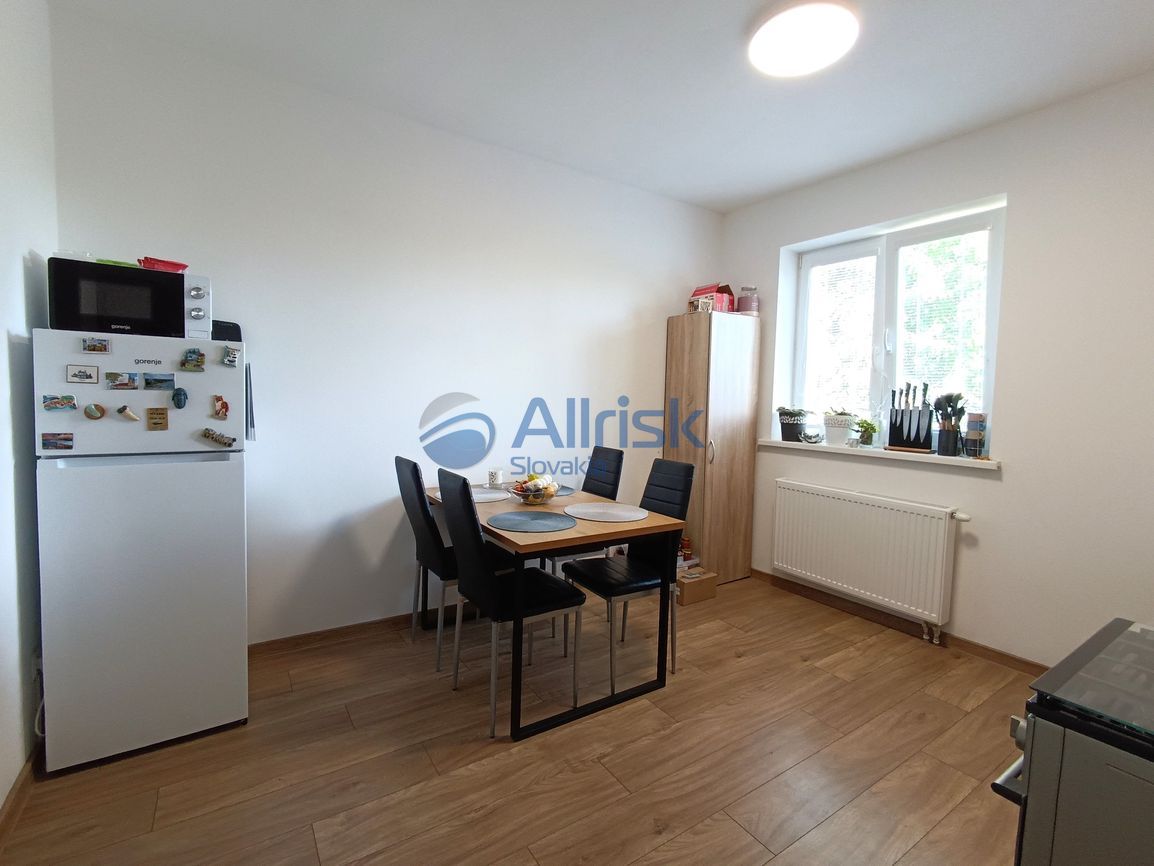 NOVÁ CENA Predaj domu s dvomi bytovými jednotkami na Chrenov - 17