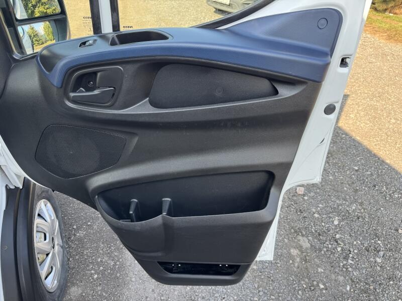 Prodám Iveco Daily 35S160,6míst,MAXI,10/2021,DPH - 17