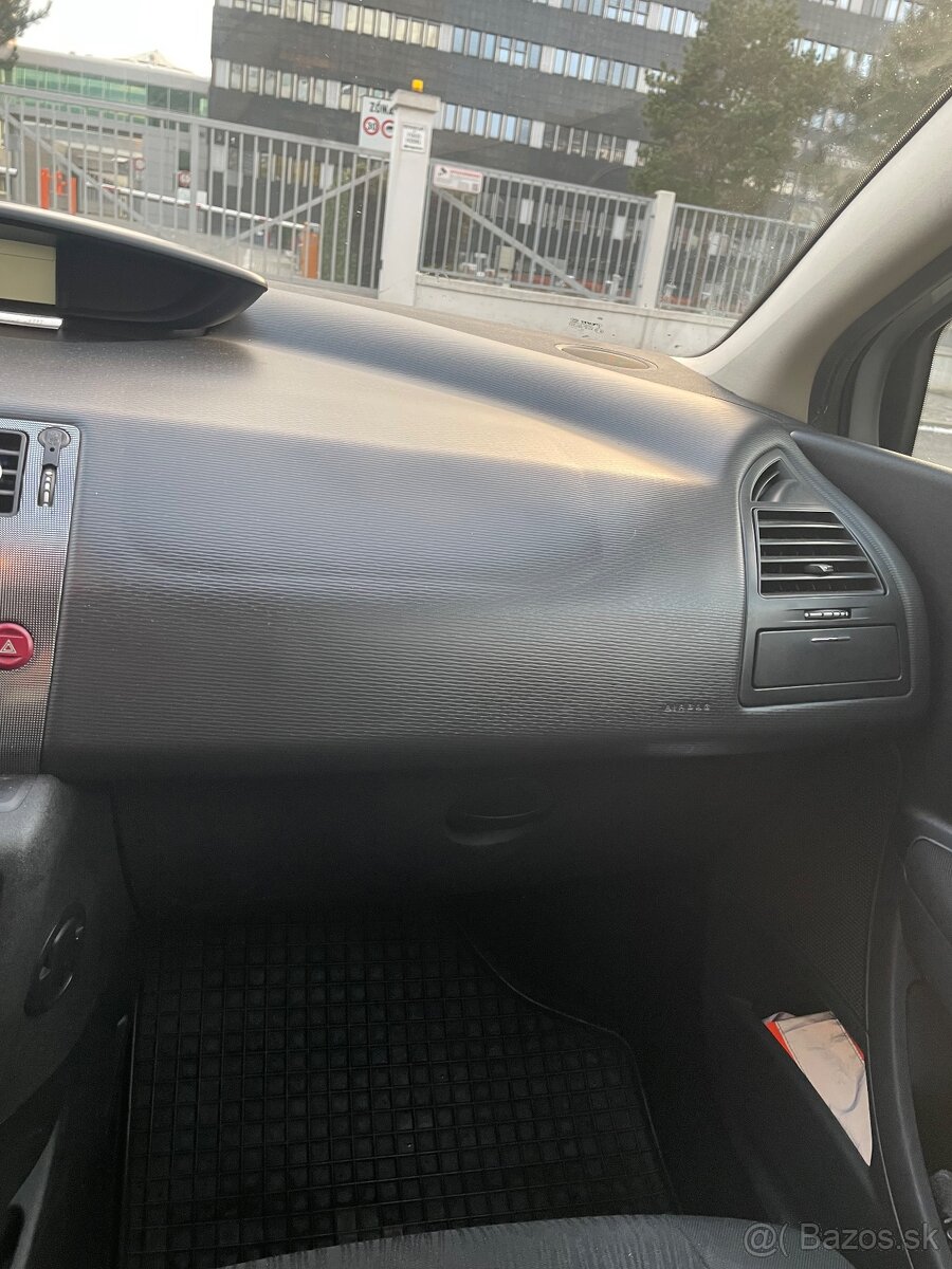 Citroën C4 Hatchback 1.4 16V - 17