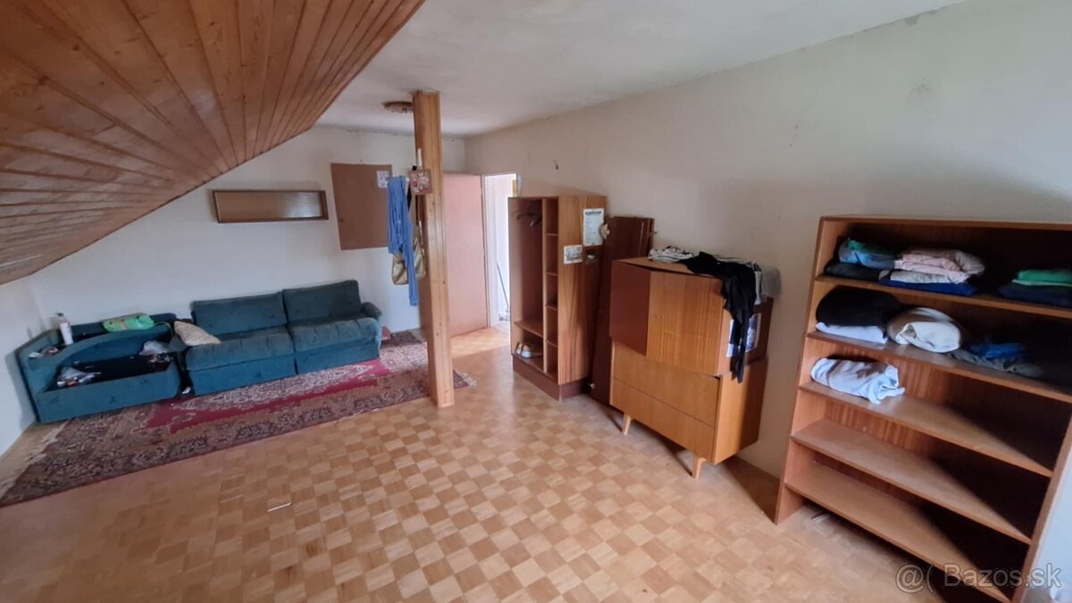 PREDAJ-4 izbový poschodový rodinný dom s garážou v Nesvadoch - 17