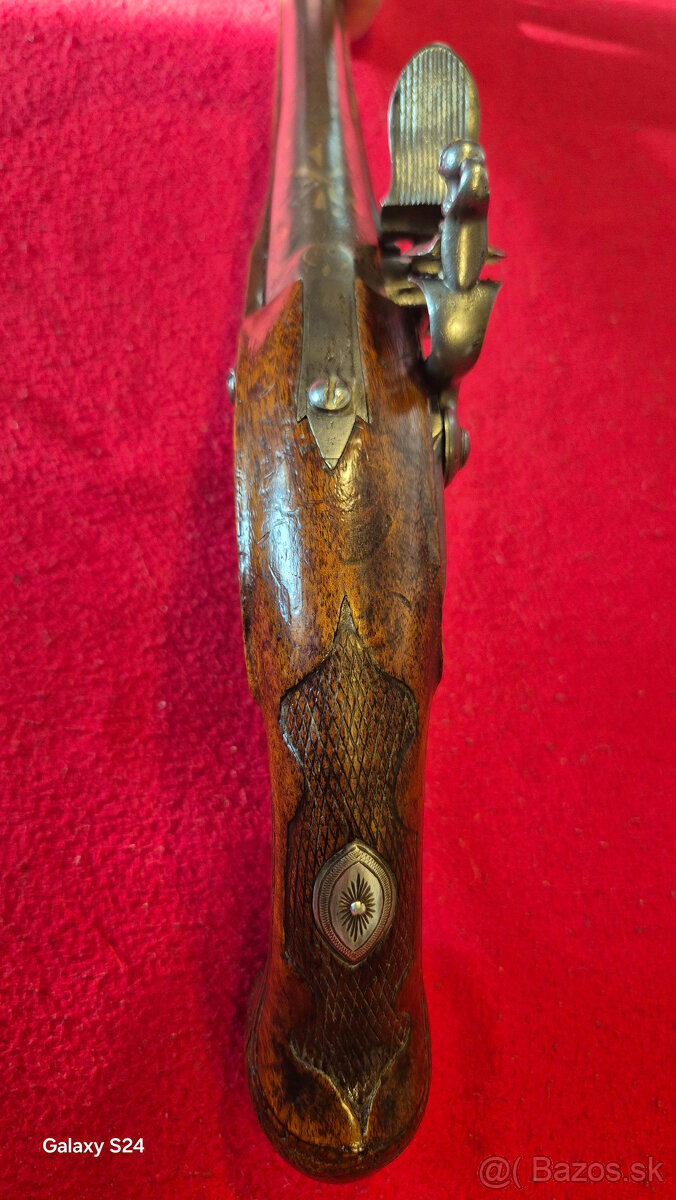 KRESADLOVÁ PIŠTOL - 17