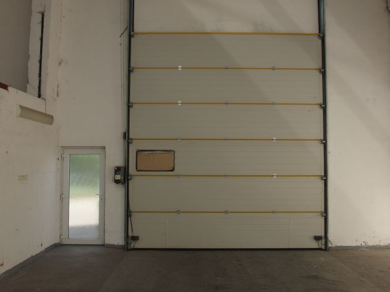 Skladové priestory v oplotenom areáli s vrátnikom - 17