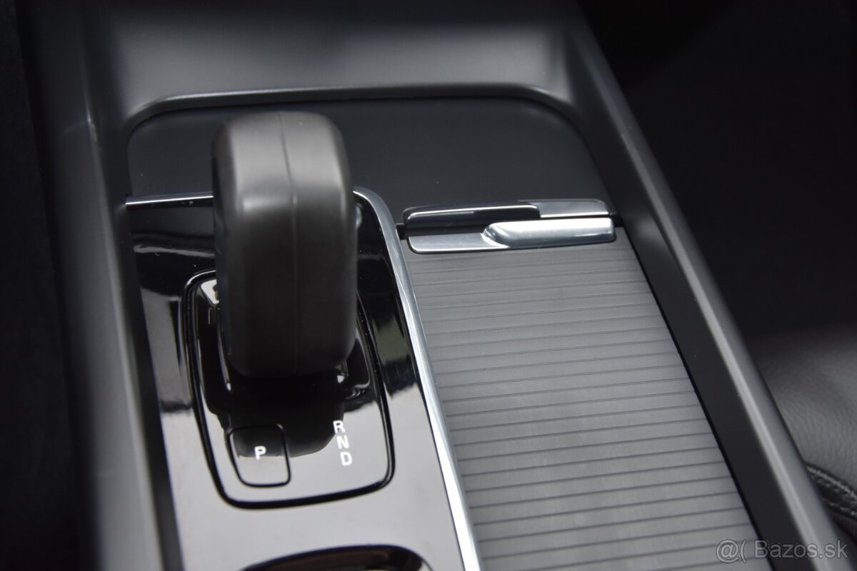 Volvo XC60 2.0 B4 mHEV Momentum A/T - 17