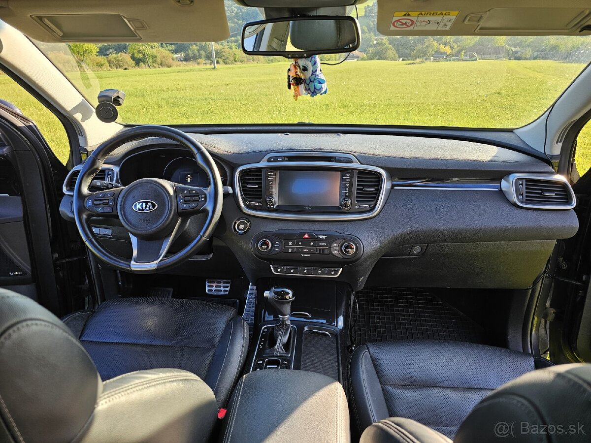 Kia Sorento 2016 2,2CRDI 4x4 šedá tm.metalíza, AUTOMAT - 17