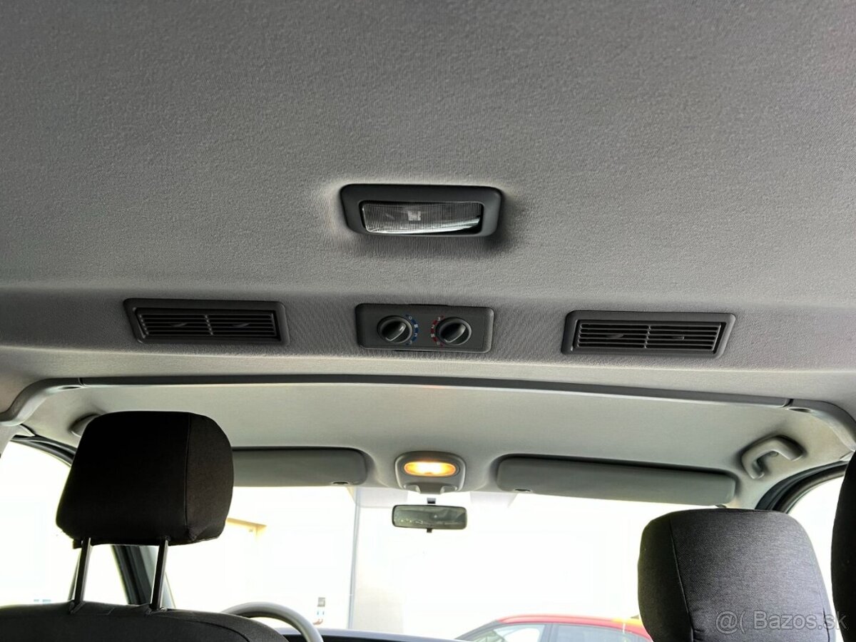 Opel Vivaro Life 2.5 CDTi Westfalia 7 míst - 17