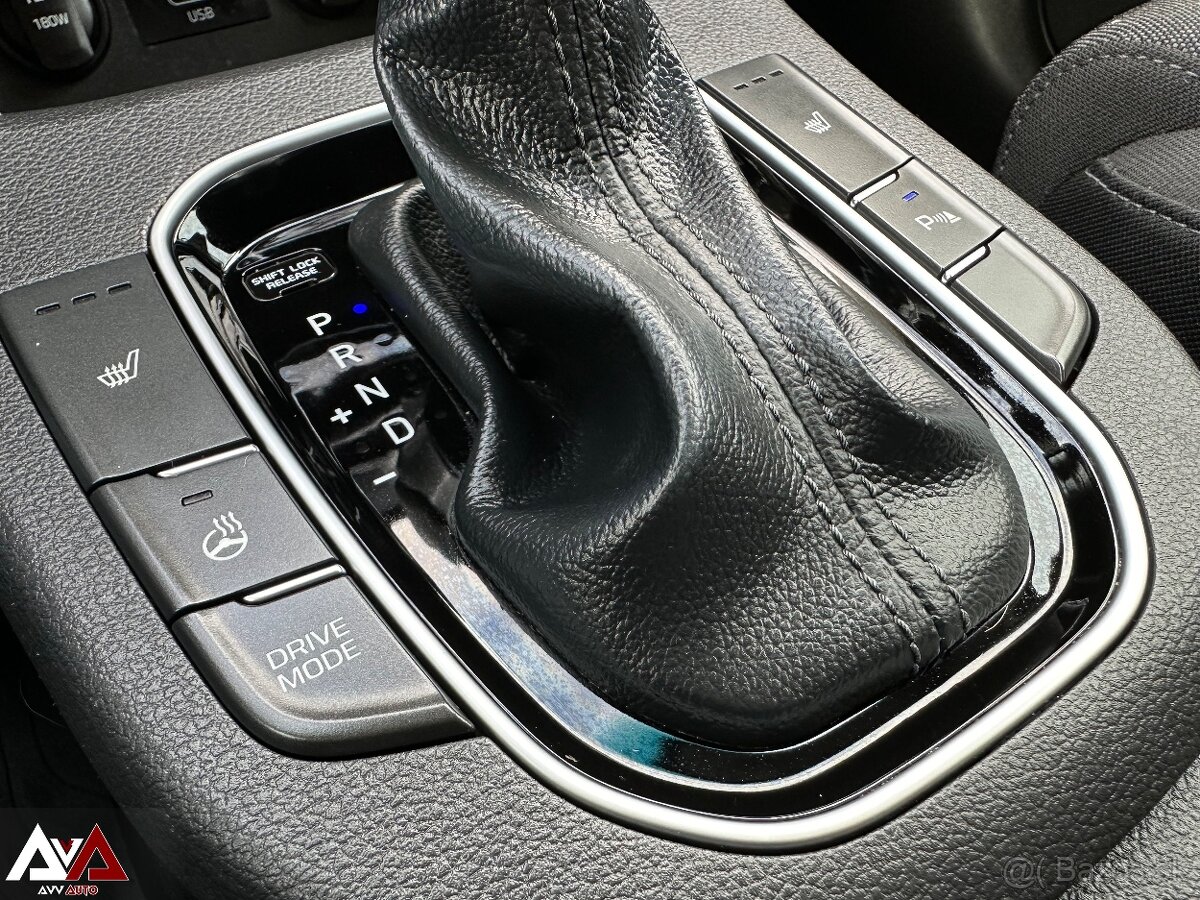 Hyundai i30 CW 1.6 CRDi DTC Family, 121 680km, SR - 17