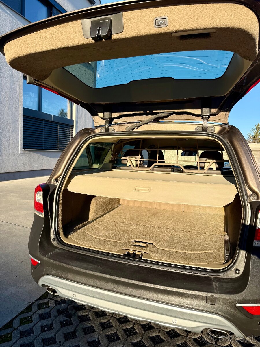 Volvo XC70 Cross Country 5D AWD - 17