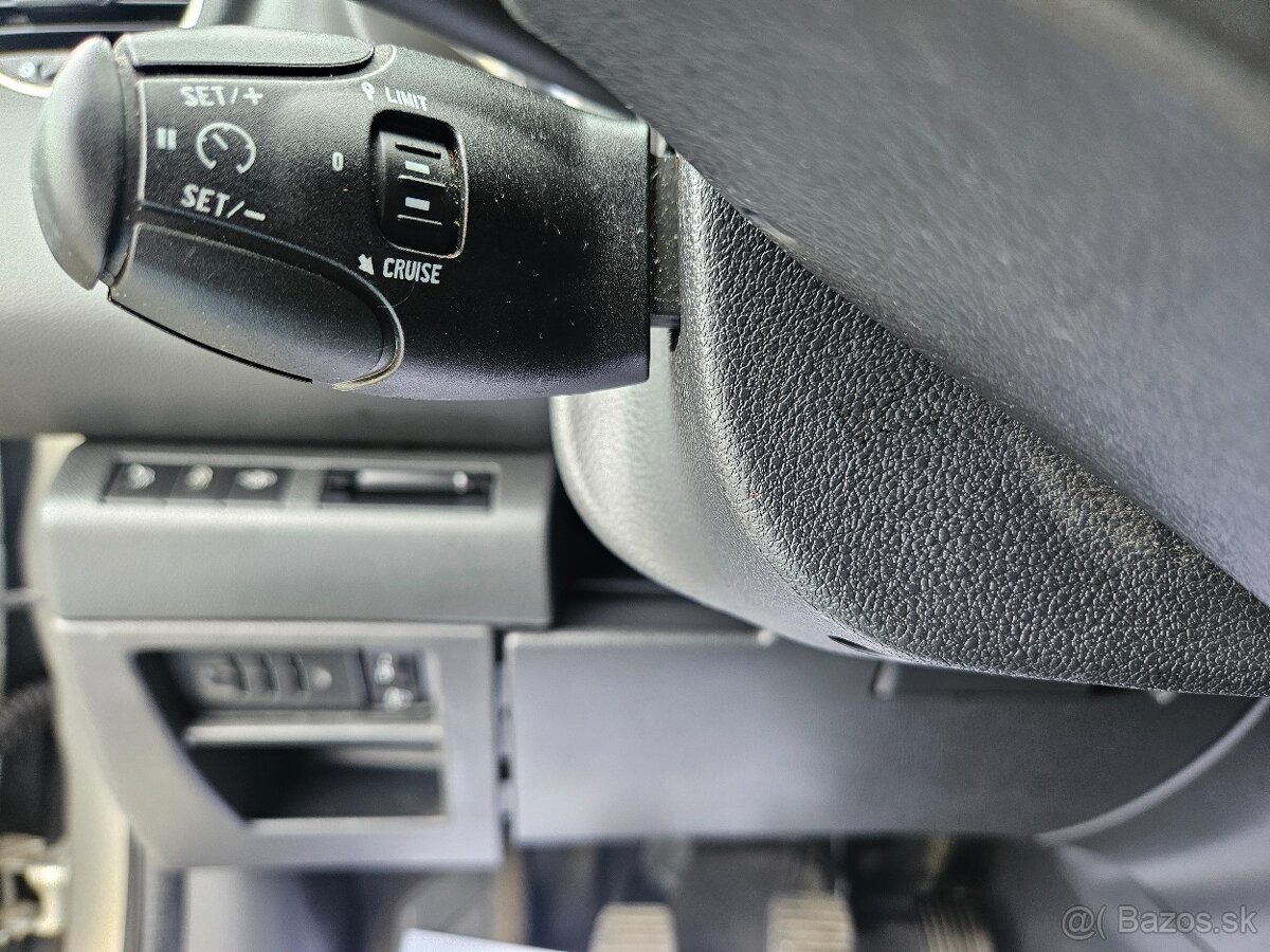 PEUGEOT 5008 (2014) - 17