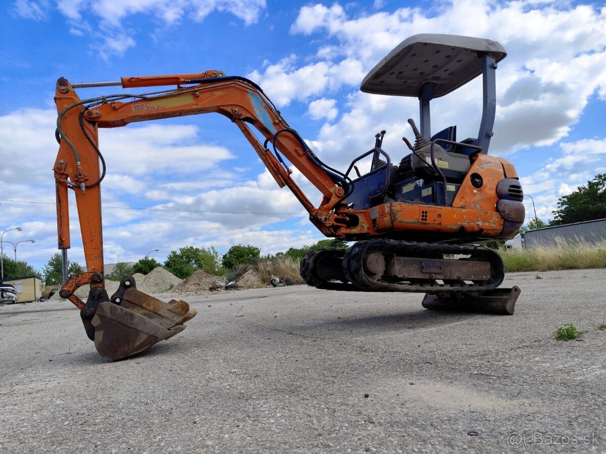 Minibáger Hitachi FH15. 2x lyžica - 17