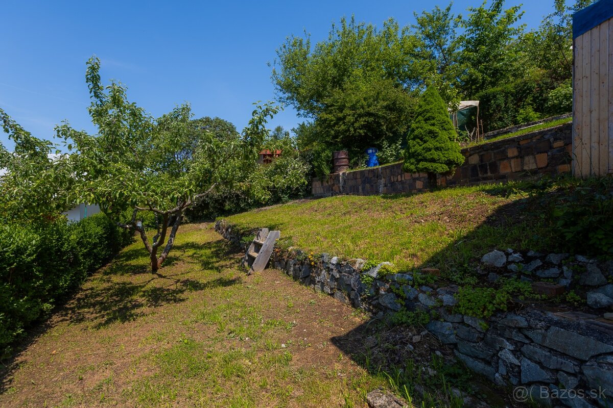 Záhradná chatka s krásnym výhľadom na predaj - 17