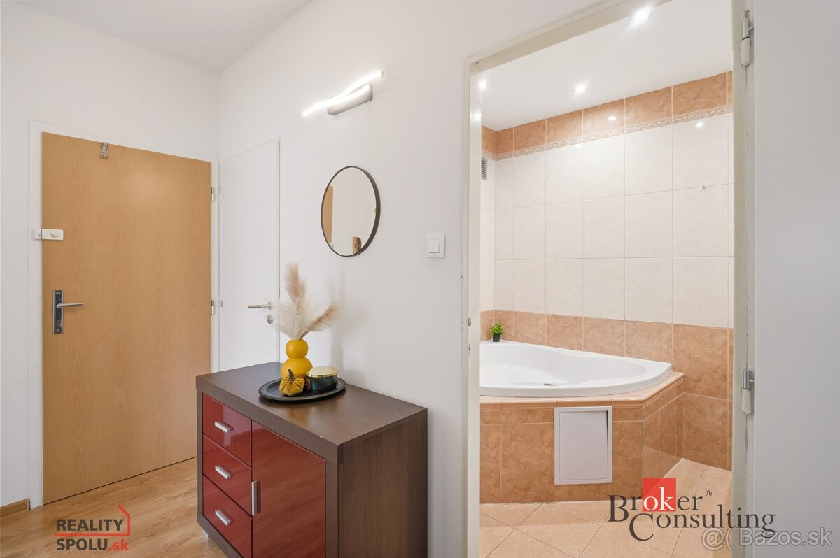 Slnečný a priestranný 3-izbový byt v tichej časti Klokočiny - 17