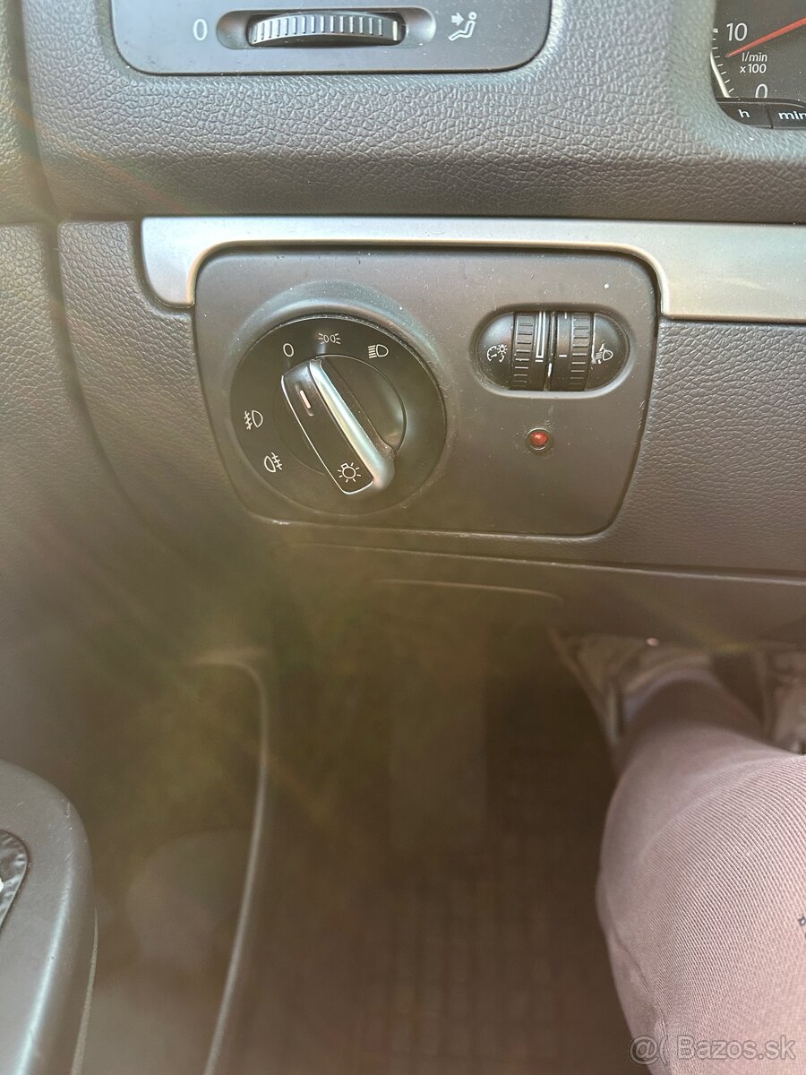 Predám Golf 5 , 1.4 Benzín 66kw - 17