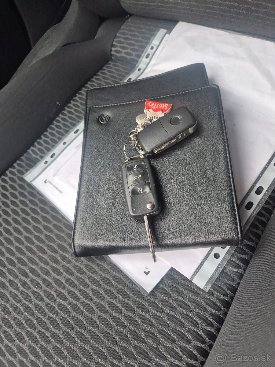 VOLKSWAGEN GOLF VI 1.6TDI 66KW - 17