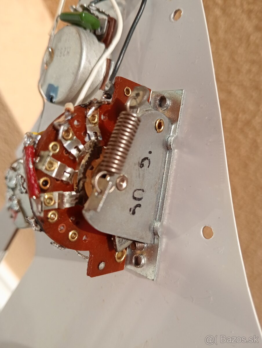 Snímače Stratocaster- pickguard, poťáky 70 roky Greco,Maya - 17