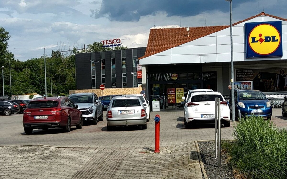 Priestranný 4-izbový byt s loggiou a krásnym výhľadom - 17