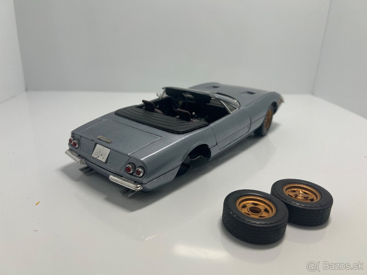 Modely aut 1:18 na diely/prerábku - 17