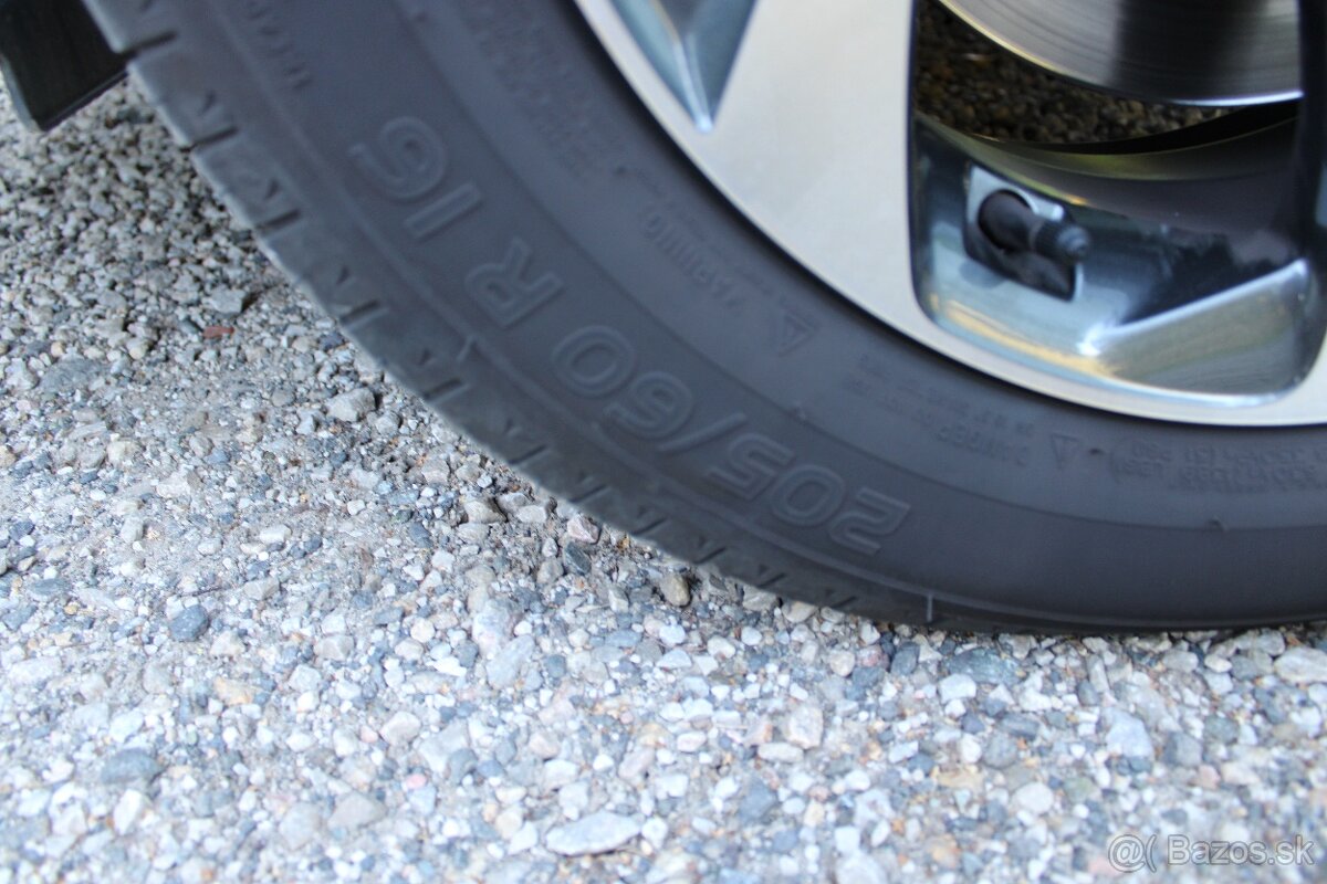 KIA XCEED 1.5 T-GDi 160 k - 17