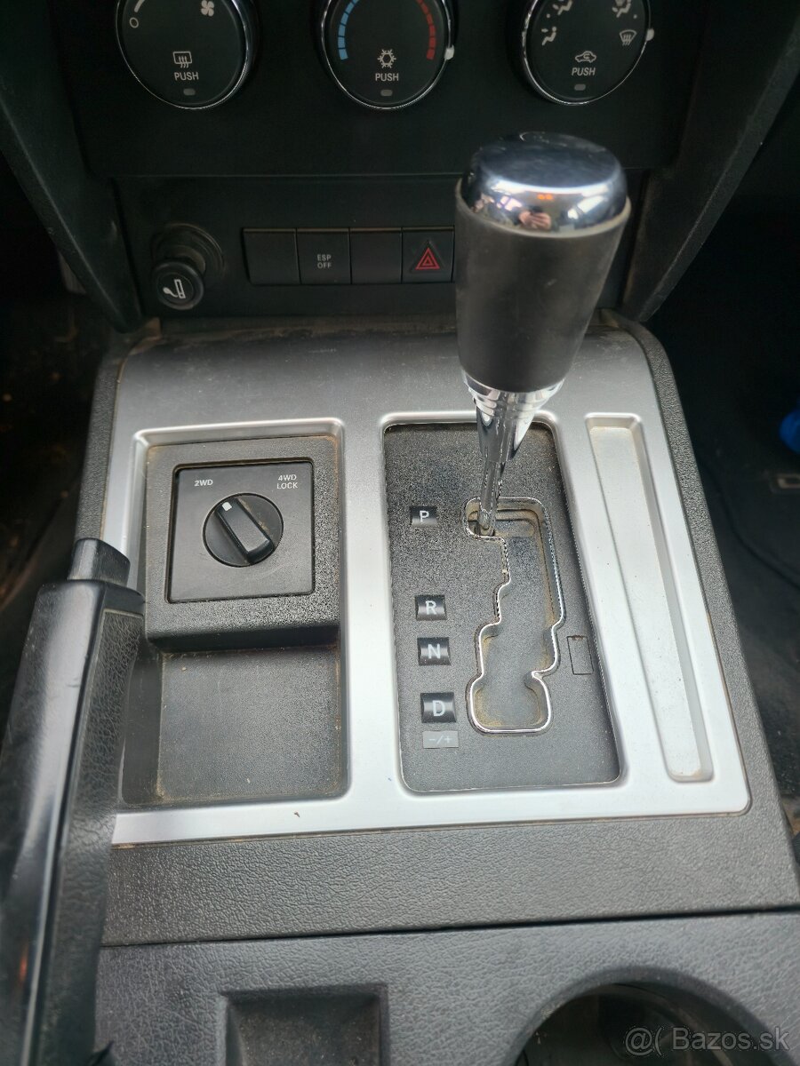 Predám Dodge Nitro, rok 2009 automat - 17