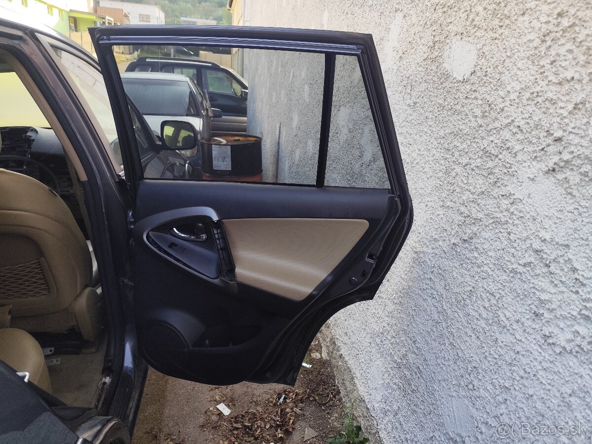 Rozpredám Toyotu Rav4. - 17