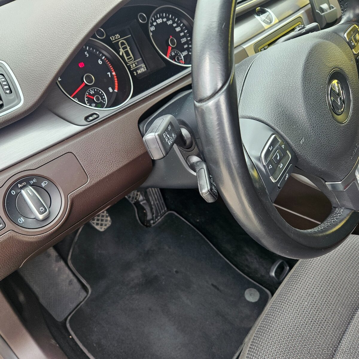 Vokswagen Passat 1.4 CNG ecofuel 6 stupňový manuál - 17