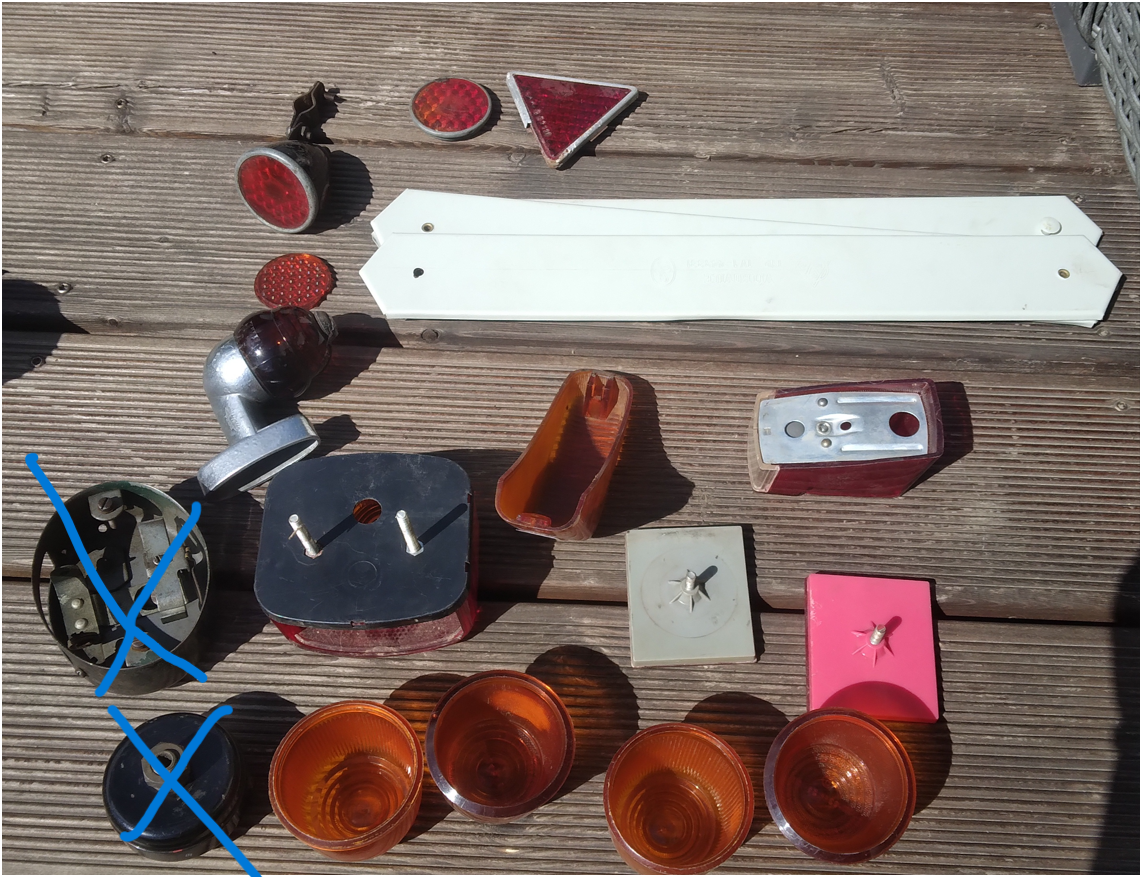 Predám zmes náhradných dielov na veteránske vozidlá ŠKODA - 17