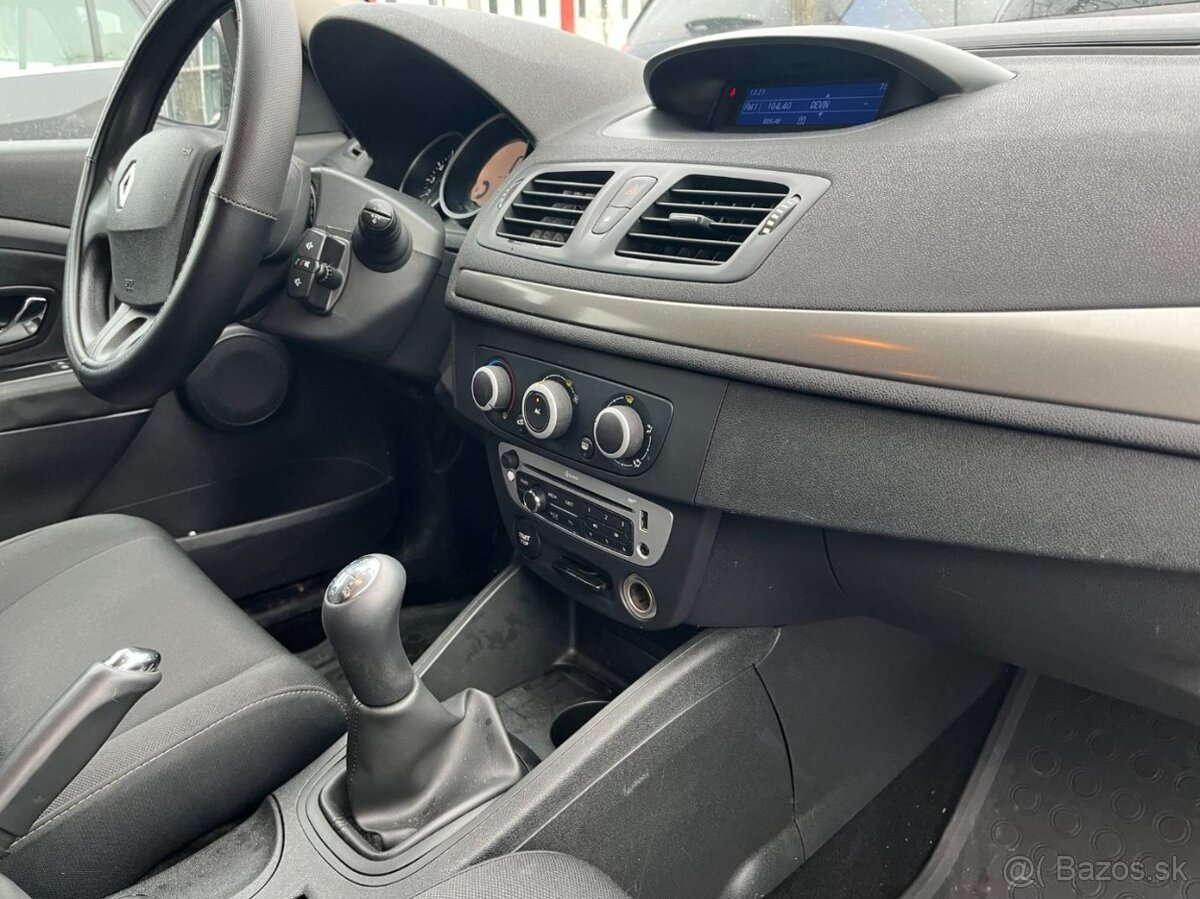 Renault Megane 1.6i - 17