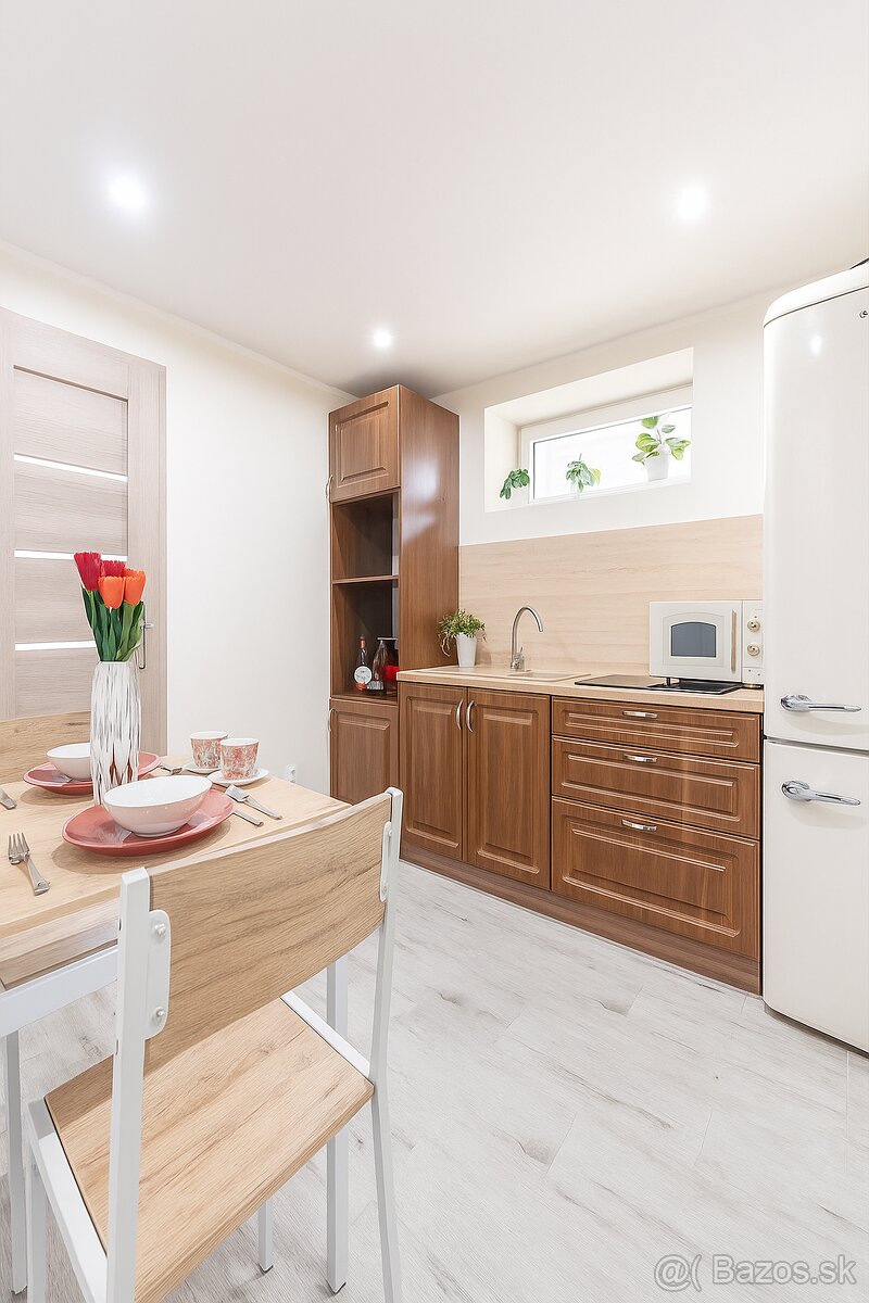 Luxusný 7-izbový dom po rekonštrukcii – Veľký Meder - 17