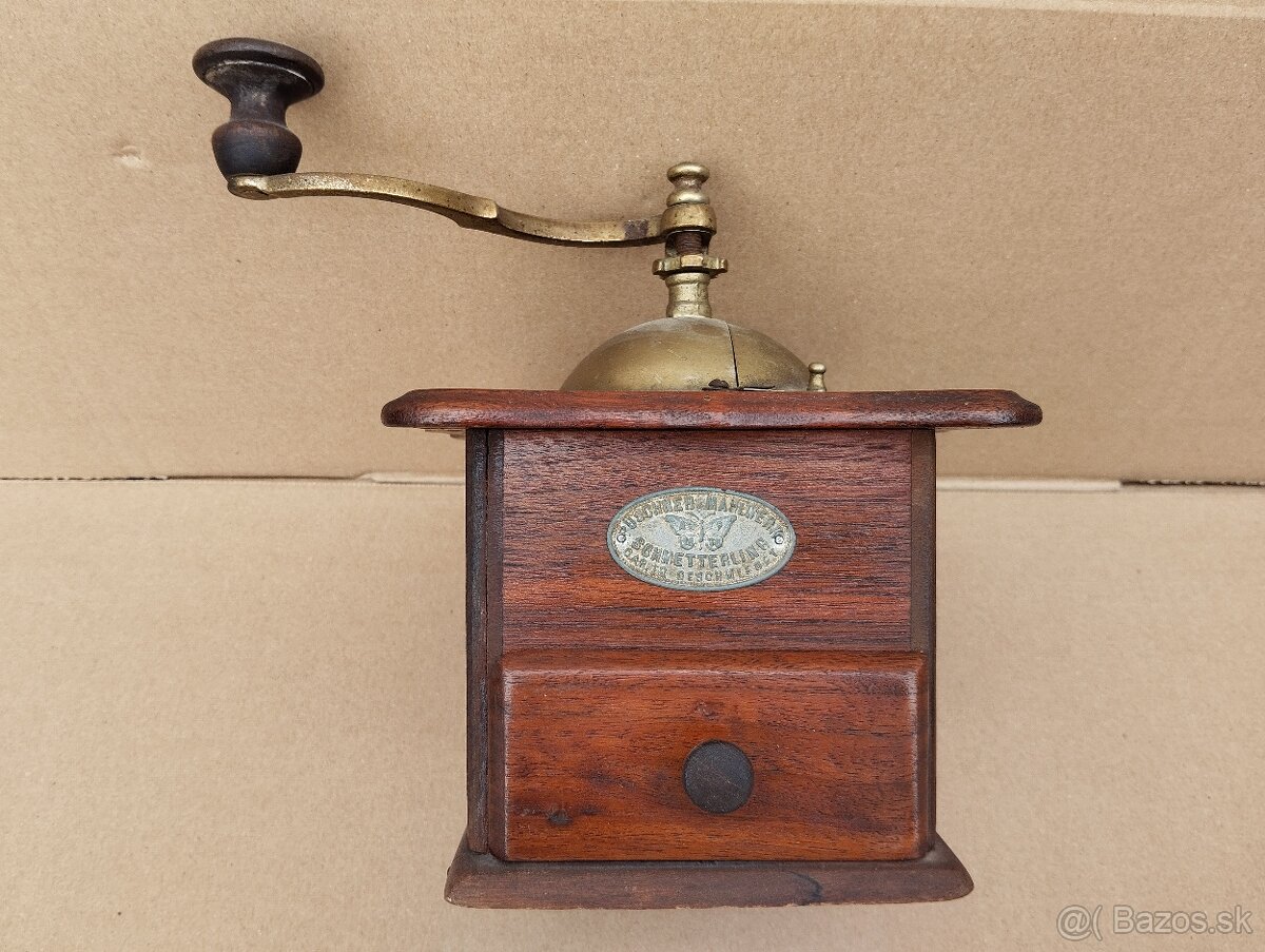 Starý mlyncek na kavu se štítkom - 17