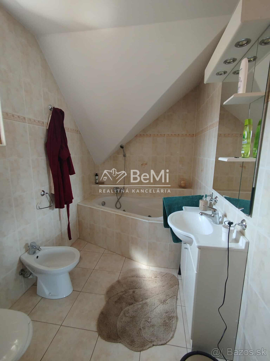 Výnimočný 7 izbový dom v Zbehoch – so saunou a bazénom - 17