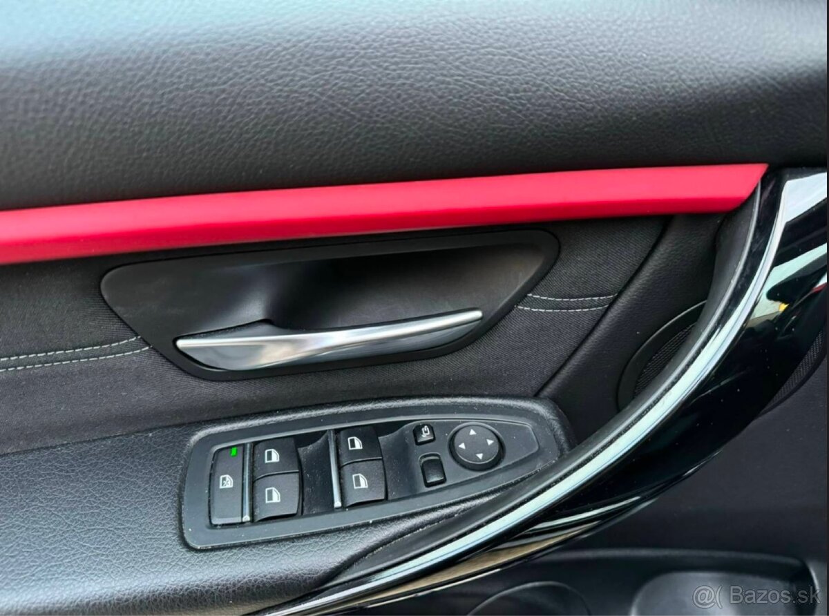 BMW Rad 3 Touring 320i xDrive Sport Line Shadow A/T - 17