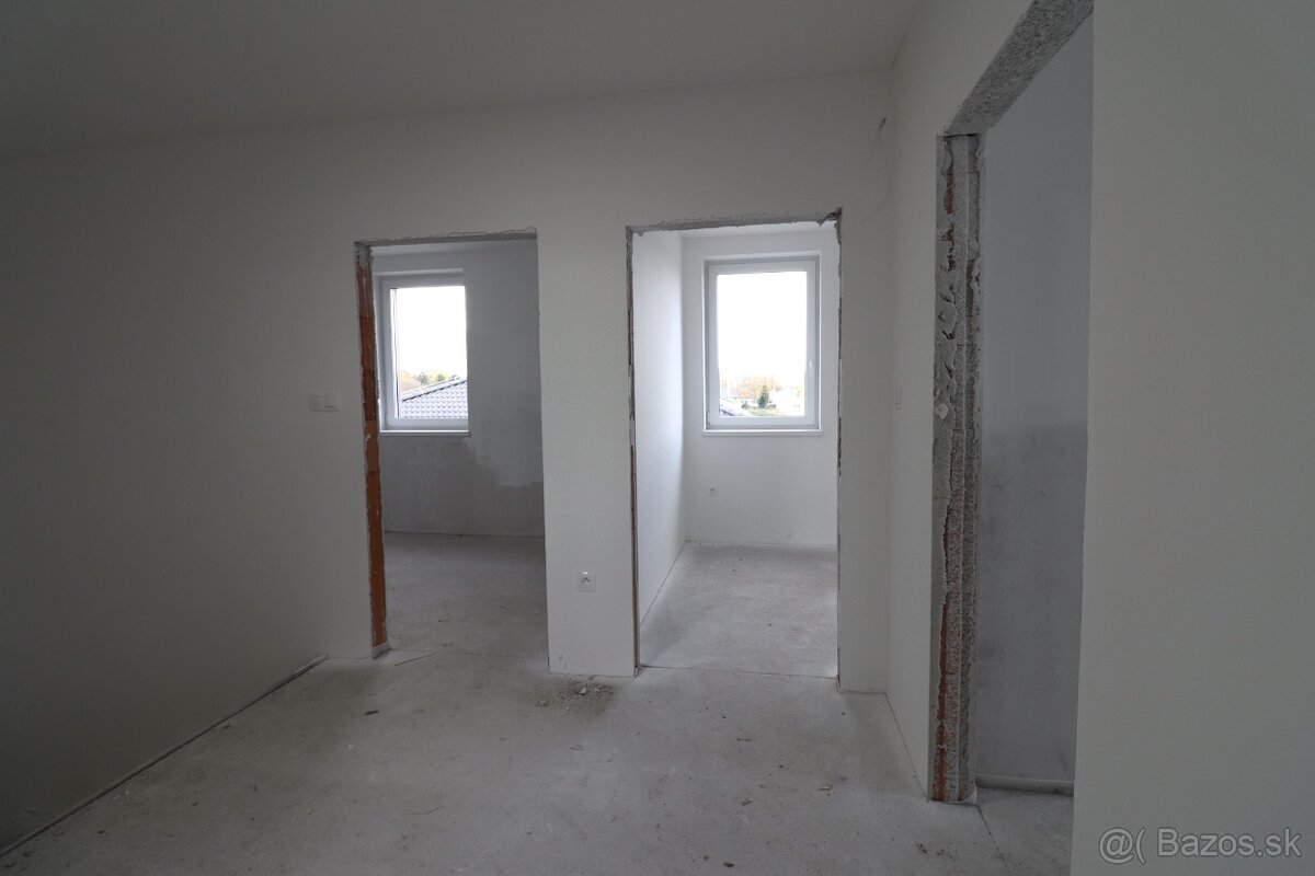 Veľkometrážny poschodový dvojdom v širšom centre mesta - 17