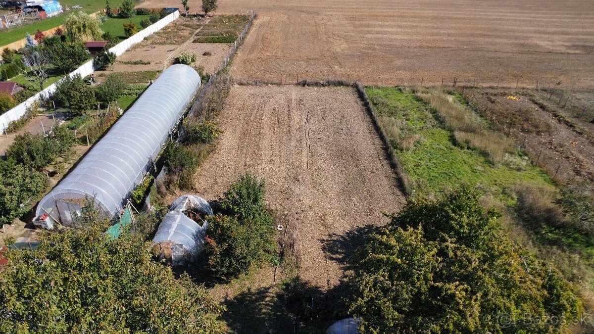 Rodinný dom s veľkým pozemkom na hlavnej ulici - Bešeňov - 17